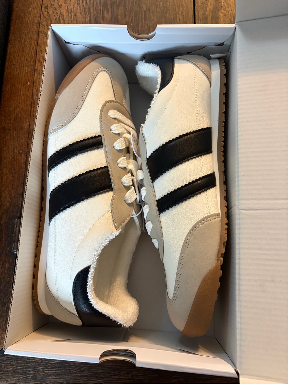 Dolce Vita Women’s Revie White and Black Retro Runner Sneakers - Picture 1 of 7